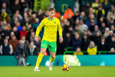 Norwich City 'den Callum Doyle, 15 Aralık 2024' te Norwich City 'nin Carrow Road, Norwich' te Burnley 'e karşı oynadığı Sky Bet Şampiyonası maçında topla koşuyor.