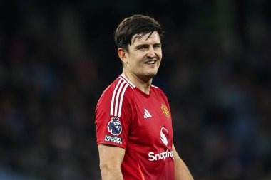 Manchester City - Manchester United Premier League maçı sırasında Manchester Stadyumu 'nda oynayan Harry Maguire, 15 Aralık 2024
