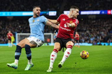 Manchester United 'dan Diogo Dalot ve Manchester City' den Kyle Walker Premier League maçında Manchester City ile Manchester United arasında 15 Aralık 2024 'te Etihad Stadyumu' nda mücadele etti.