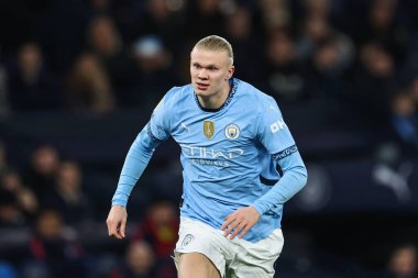 Manchester City 'nin Manchester United' a karşı oynadığı Premier League maçında Manchester City 'den Erling Haaland, Etihad Stadyumu' nda, 15 Aralık 2024