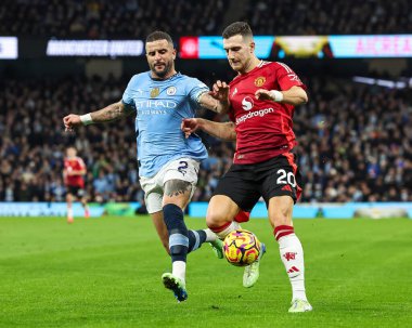 Manchester United 'dan Diogo Dalot ve Manchester City' den Kyle Walker Premier League maçında Manchester City ile Manchester United arasında 15 Aralık 2024 'te Etihad Stadyumu' nda mücadele etti.