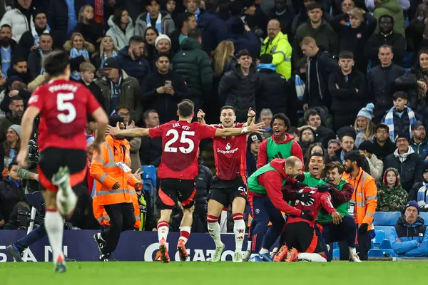 Manchester United takımından Amad Diallo, Manchester City ile Manchester United arasındaki Premier League maçında 15 Aralık 2024 tarihinde Etihad Stadyumu 'nda 1-2' lik galibiyetini kutluyor.