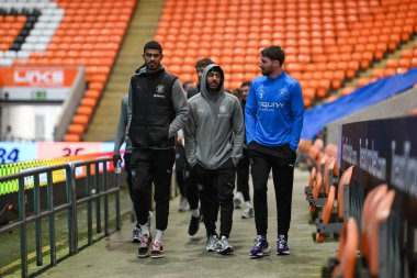 Blackpool 'dan Ashley Fletcher, Dom Thompson ve James Husband, 17 Aralık 2024' te Bloomfield Road, Blackpool 'da oynanan Blackpool-Aston Villa maçından önce geldiler.