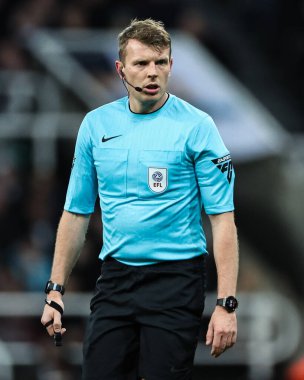 Hakem Samuel Barrott, 18 Aralık 2024 'te İngiltere, Newcastle' daki St. James 's Park' ta Newcastle United 'a karşı oynanan Carabao Kupası çeyrek final maçında...