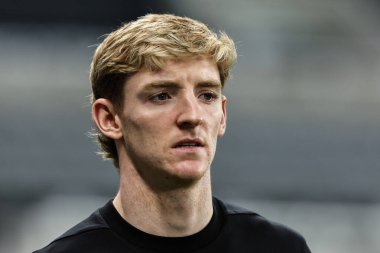 Newcastle United takımından Anthony Gordon, 18 Aralık 2024 'te İngiltere, Newcastle' daki St.James 's Park' ta Newcastle United 'a karşı oynanan Carabao Kupası Çeyreği finalinden önce geldi.