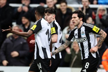 Newcastle United takımından Sandro Tonali, 18 Aralık 2024 'te St.James' s Park, Newcastle, İngiltere 'de oynanan Carabao Kupası çeyrek finalinde 1-0 kazanma hedefini kutluyor.