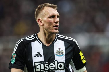 Newcastle United takımından Dan Burn, 18 Aralık 2024 'te St. James' s Park, Newcastle, İngiltere 'de oynanan Carabao Kupası çeyrek finalinde Brentford' a karşı.