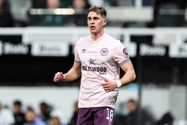 Brentford 'lu Yehor Yarmolyuk, 18 Aralık 2024' te İngiltere 'de St. James' s Park, Newcastle 'da Newcastle United' a karşı oynanan Carabao Kupası Çeyreği finalinde
