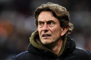 Thomas Frank, 18 Aralık 2024 'te İngiltere, Newcastle' daki St. James 's Park' ta Brentford 'a karşı oynanan Carabao Kupa Çeyreği Finali' nde teknik direktör.