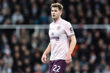 Brentford 'dan Nathan Collins, 18 Aralık 2024' te İngiltere, Newcastle 'daki St.James' s Park 'ta Newcastle United' a karşı oynanan Carabao Kupası Çeyreği finalinde...