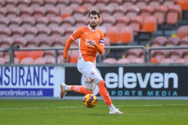 Blackpool 'dan James Husband 21 Aralık 2024' te Bloomfield Road, Blackpool 'da oynanan Blackpool-Stevenage maçında topla bir çıkış yaptı.