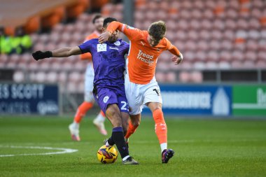 Blackpool 'dan Dom Ballard, 21 Aralık 2024' te Bloomfield Road, Blackpool 'da oynanan Sky Bet Ligi 1 karşılaşmasında Stevenage' e karşı Louis Thompson tarafından durduruldu.