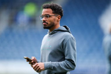 Preston North End 'den Duane Holmes, 21 Aralık 2024' te Londra Matrade Loftus Road 'da Queens Park Rangers ve Preston North End maçından önce Matrade Loftus Road' a vardı.