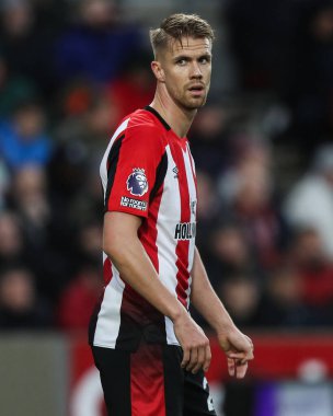 Brentford 'dan Kristoffer Ajer Premier League maçı sırasında Brentford Nottingham Forest' a karşı Gtech Community Stadyumu, Londra, 21 Aralık 2024