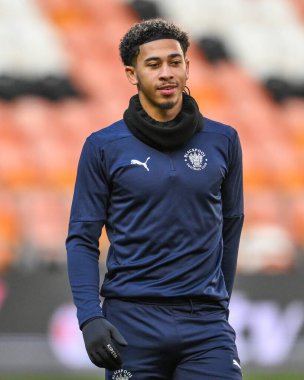 Blackpool 'dan Jordan Lawrence-Gabriel, 21 Aralık 2024' te Bloomfield Road, Blackpool 'da oynanan Blackpool-Stevenage maçının öncesinde oynanan maç öncesi ısınma maçında...