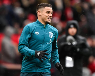 Bournemouth 'dan Justin Kluivert Premier Lig karşılaşması öncesinde 22 Aralık 2024' te Old Trafford, Manchester, İngiltere 'de Manchester United ve Bournemouth maçında ısındı.