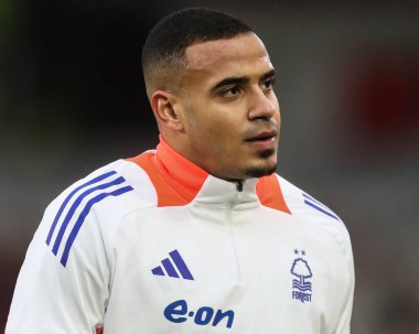 Nottingham Ormanı 'ndan Murillo Premier Lig karşılaşması öncesi ısınma sırasında Brentford Nottingham Ormanı' na karşı Gtech Community Stadyumu, Londra, 21 Aralık 2024