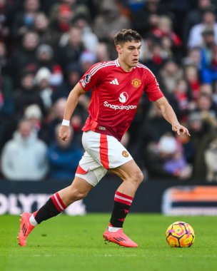 Manchester United takımından Manuel Ugarte 22 Aralık 2024 'te Old Trafford, Manchester, İngiltere' de oynanan Premier League maçında topa vuruyor.