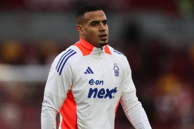 Nottingham Ormanı 'ndan Murillo Premier Lig karşılaşması öncesi ısınma sırasında Brentford Nottingham Ormanı' na karşı Gtech Community Stadyumu, Londra, 21 Aralık 2024