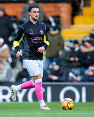 Southampton 'dan Taylor Harwood-Bellis, 22 Aralık 2024' te Craven Cottage, Londra 'da oynanan Premier League maçından önce ısınıyor.