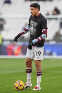 West Ham United takımından Edson Ivarez Premier Lig karşılaşmasında maç öncesi ısınma oturumunda West Ham United ve Hove Albion 'a karşı Londra Stadyumu' nda 21 Aralık 2024