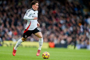 Fulham 'dan Harry Wilson 22 Aralık 2024' te Craven Cottage, Londra, İngiltere 'de oynanan Premier League maçında topla koşuyor.