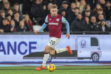 West Ham United takımından Jarrod Bowen, 21 Aralık 2024 'te Londra Stadyumu' nda oynanan Premier League maçında West Ham United, Brighton ve Hove Albion maçında topu bıraktı.