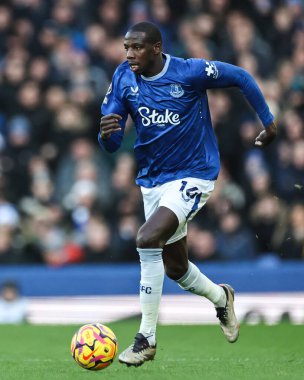 Everton 'dan Beto, 22 Aralık 2024' te İngiltere 'nin Liverpool kenti Goodison Park' ta oynanan Premier Lig karşılaşmasında topla ilerliyor.