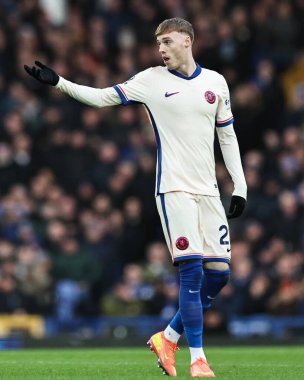Chelsea 'den Cole Palmer, 22 Aralık 2024' te İngiltere, Liverpool 'daki Goodison Park' ta oynanan Premier League maçında takım arkadaşlarına talimat verir.