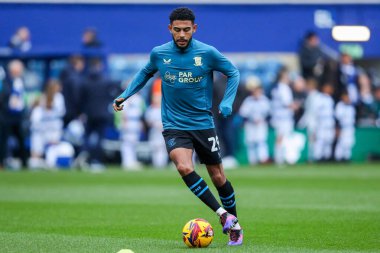 Preston North End 'den Kaine Kesler-Hayden, 21 Aralık 2024 tarihinde Londra Matrade Loftus Yolu' nda Queens Park Rangers - Preston North End maçından önce ısınıyor.