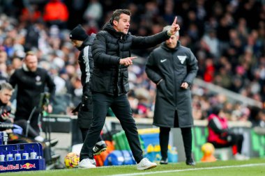 Fulham Ligi 'nden Marco Silva 22 Aralık 2024' te Craven Cottage, Londra 'da oynanan Fulham Southampton maçında tepki gösterdi.