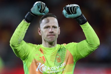 Nottingham Ormanı 'ndan Matz Sels, 21 Aralık 2024' te İngiltere 'deki Gtech Community Stadyumu' nda Premier League maçı Brentford Nottingham Ormanı 'na karşı oynanan maçta takımının kazanmasını kutluyor.