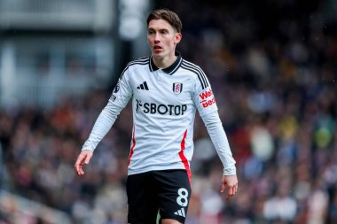 Fulham 'dan Harry Wilson 22 Aralık 2024' te Craven Cottage, Londra, İngiltere 'de oynanan Premier League maçında Fulham ve Southampton maçına bakıyor.