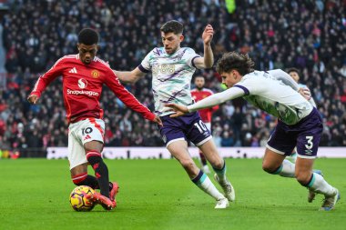 Manchester United takımından Amad Diallo 22 Aralık 2024 'te Old Trafford, Manchester' da oynanan Premier League maçında Bournemouth 'dan Ryan Christie' yi durdurdu.
