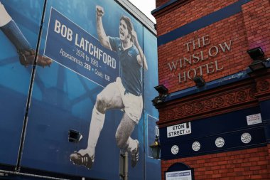 22 Aralık 2024 'te İngiltere, Liverpool' daki Goodison Park 'ta oynanan Premier League maçında Bob Latchford için bir duvar resmi yapıldı.