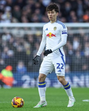 Leeds United takımından Ao Tanaka, 21 Aralık 2024 'te Leeds Road, Leeds, İngiltere' de oynanan Leeds United-Oxford United maçında topu aldı.