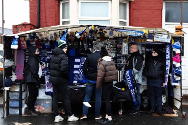 22 Aralık 2024 'te Goodison Park, Liverpool, İngiltere' de oynanan Premier League maçında Everton - Chelsea maçında satış yapan bir tezgah.