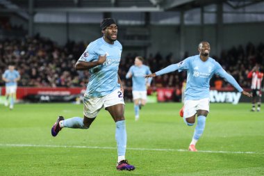 Nottingham Ormanı 'ndan Anthony Elanga, Premier League maçı Brentford Nottingham Ormanı' na karşı 21 Aralık 2024 'te Londra' daki Gtech Community Stadyumu 'nda oynanan maçta 0-2' lik galibiyet golünü kutluyor.