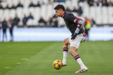 West Ham United takımından Edson Ivarez Premier Lig karşılaşmasında maç öncesi ısınma oturumunda West Ham United ve Hove Albion 'a karşı Londra Stadyumu' nda 21 Aralık 2024