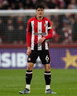 Brentford 'dan Christian Nrgaard Premier League maçı sırasında Brentford Nottingham Forest' a karşı Gtech Community Stadyumu, Londra, 21 Aralık 2024