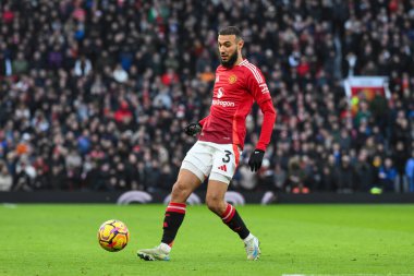 Manchester United takımından Noussair Mazraoui 22 Aralık 2024 'te Old Trafford, Manchester' da oynanan Premier League maçında pas verdi.