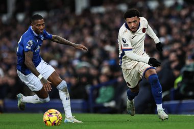 Chelsea takımından Jadon Sancho 22 Aralık 2024 'te Goodison Park, Liverpool, İngiltere' de oynanan Premier League maçında topu ileri taşıyor.