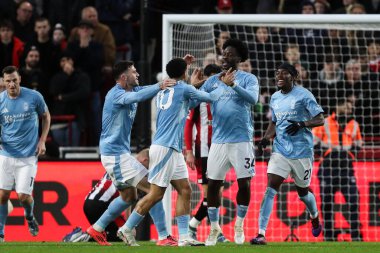 Nottingham Ormanı 'ndan Ola Aina, 21 Aralık 2024' te İngiltere 'nin Gtech Community Stadyumu' nda oynanan Premier League maçı Brentford Nottingham Forest maçında 0-1 kazanma hedefini kutluyor.