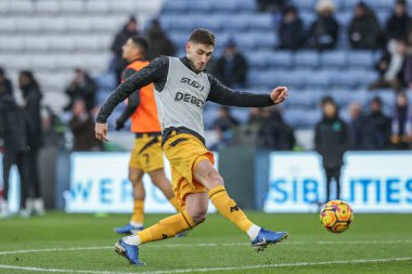 Wolverhampton Wanderers takımından Santiago Bueno Premier League maçında Leicester City, Wolverhampton Wanderers 'a karşı 22 Aralık 2024' te King Power Stadyumu, Leicester 'da oynanan maçta ısınma turunda...