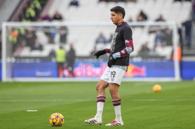 West Ham United takımından Edson Ivarez Premier Lig karşılaşmasında maç öncesi ısınma oturumunda West Ham United ve Hove Albion 'a karşı Londra Stadyumu' nda 21 Aralık 2024