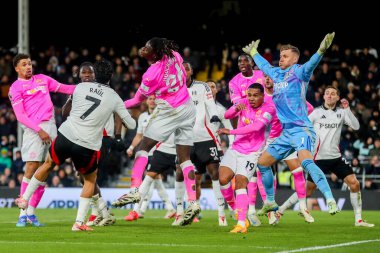 Southampton 'dan Lesley Ugochukwu 22 Aralık 2024' te Londra Craven Cottage 'da oynanan Premier League maçında topa liderlik ediyor.