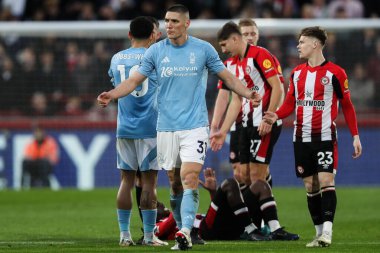 Nottingham Ormanı 'ndan Nikola Milenkovi, 21 Aralık 2024' te İngiltere 'nin Gtech Community Stadyumu' nda oynanan Premier League karşılaşmasında Brentford Nottingham Ormanı 'na karşı tepki gösterdi.