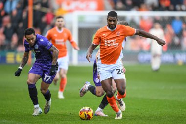 Blackpool 'dan Odeluga Offiah 21 Aralık 2024' te Bloomfield Road, Blackpool 'da oynanan Blackpool-Stevenage maçında topla bir çıkış yaptı.