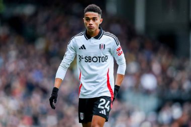 Fulham 'dan Joshua King 22 Aralık 2024' te Craven Cottage, Londra, İngiltere 'de oynanan Premier League maçında Fulham ve Southampton maçına bakıyor.