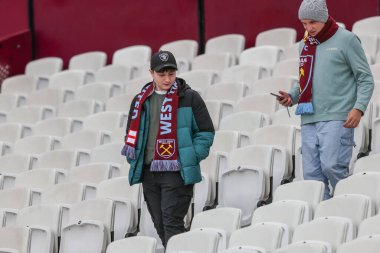 West Ham taraftarları Premier League maçı sırasında West Ham United ve Hove Albion 'a karşı Londra Stadyumu, Londra, İngiltere, 21 Aralık 2024' te geldiler.